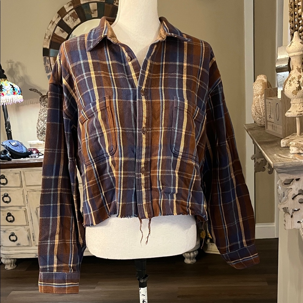 Cropped Plaid Button-Front Shacket - image 1